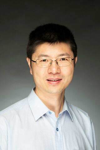 Miou Zhou